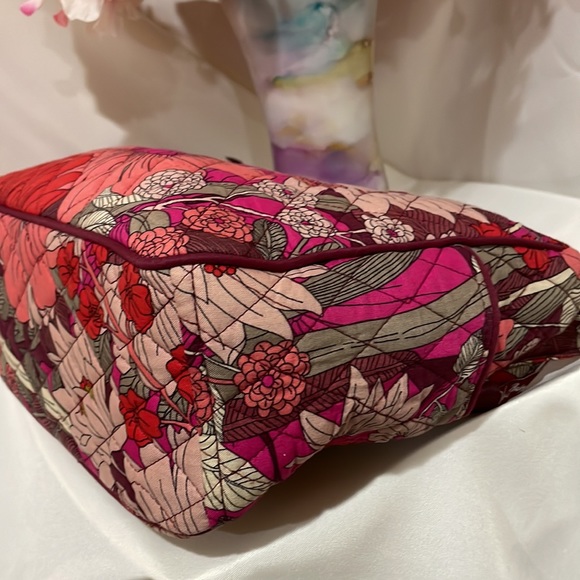 Vera Bradley on the go Crossbody purse - Picture 4 of 6